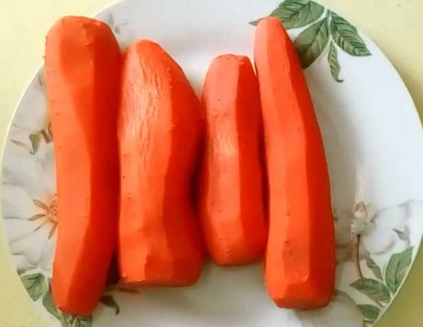 Отвариваем морковь