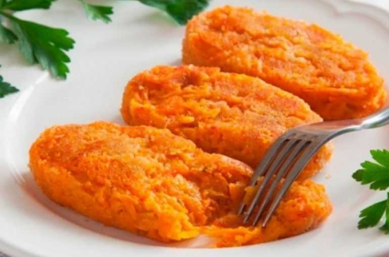 Съешь морковную котлету. Котлеты морковные с изюмом. Морковная котлета калории. Котлеты морковные картинки для презентации. Биточки морковно-Яблочные запеченные в духовке рецепт.