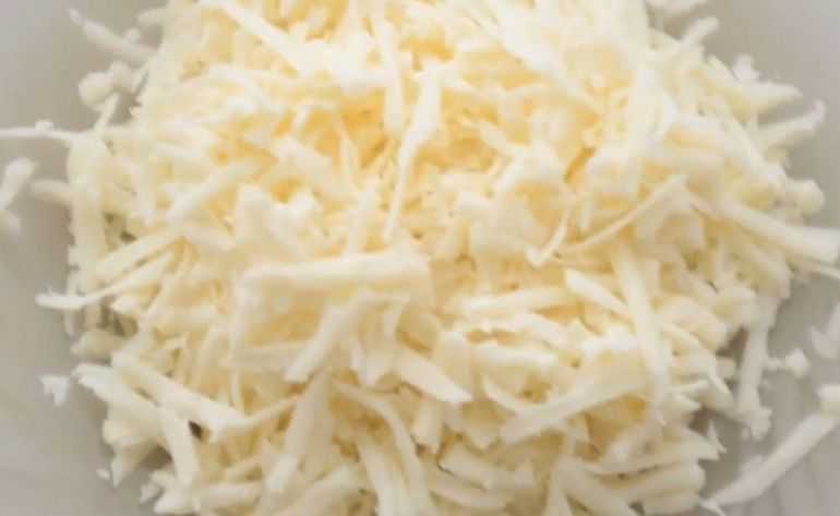Измельчаем сыр